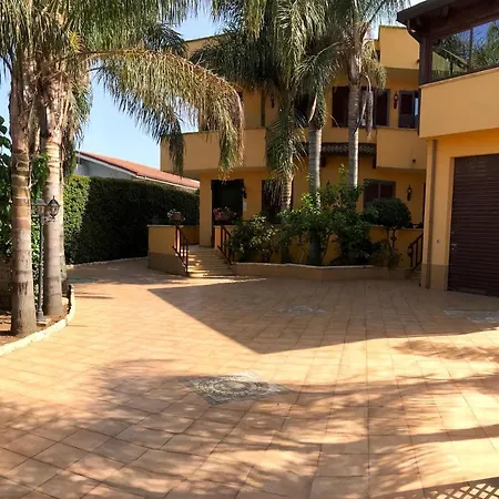Dora Villa Palmi